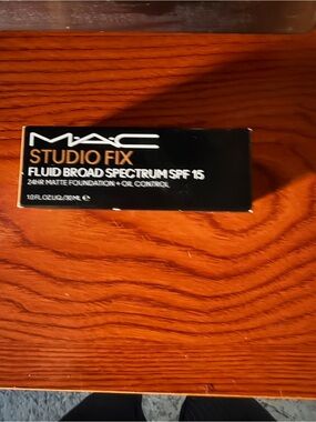 MAC Studio Fix Fluid Broad Spectrum SPF 15 - Black and White Packaging